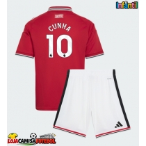 Camisa de Futebol Manchester United Matheus Cunha #10 Equipamento Principal Infantil 2026-27 Manga Curta (+ Calças curtas)